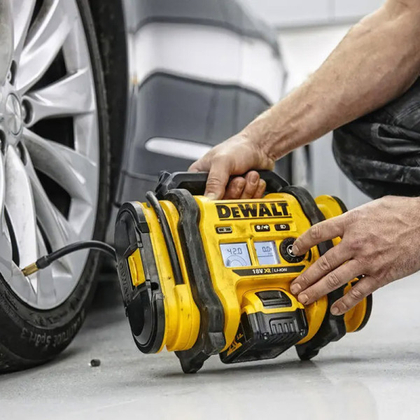 Автомобільний компресор акумуляторний DeWALT DCC018N