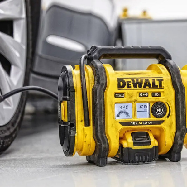 Автомобільний компресор акумуляторний DeWALT DCC018N