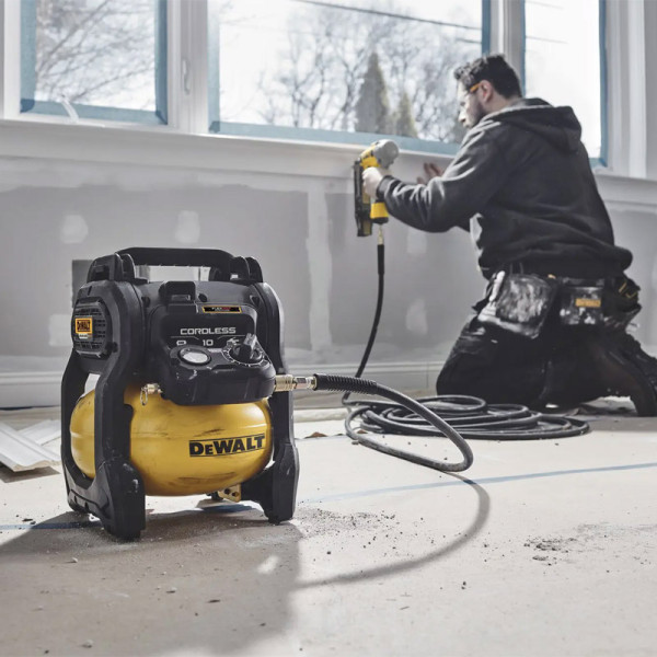 Компресор повітряний акумуляторний DeWALT DCC1018N