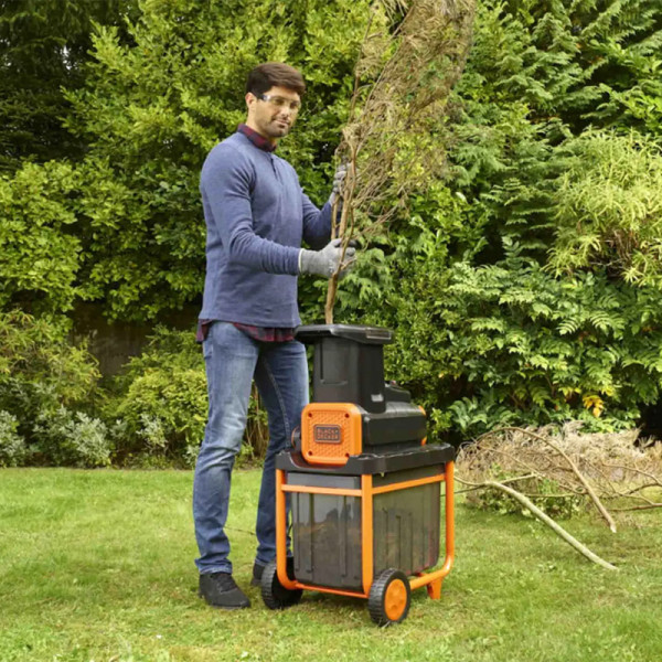Електричний подрібнювач гілок Black+Decker BEGAS5800
