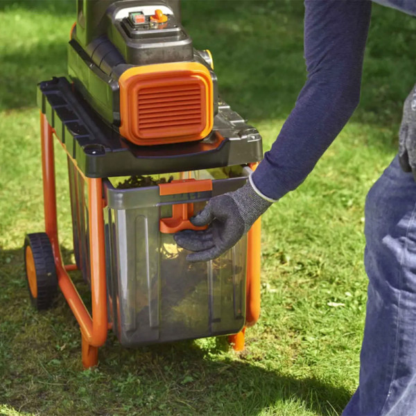 Електричний подрібнювач гілок Black+Decker BEGAS5800