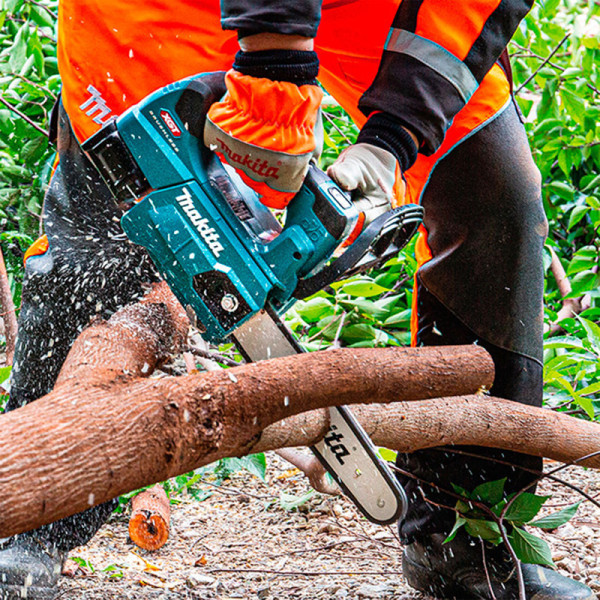 Акумуляторна ланцюгова пила Makita UC003GM101